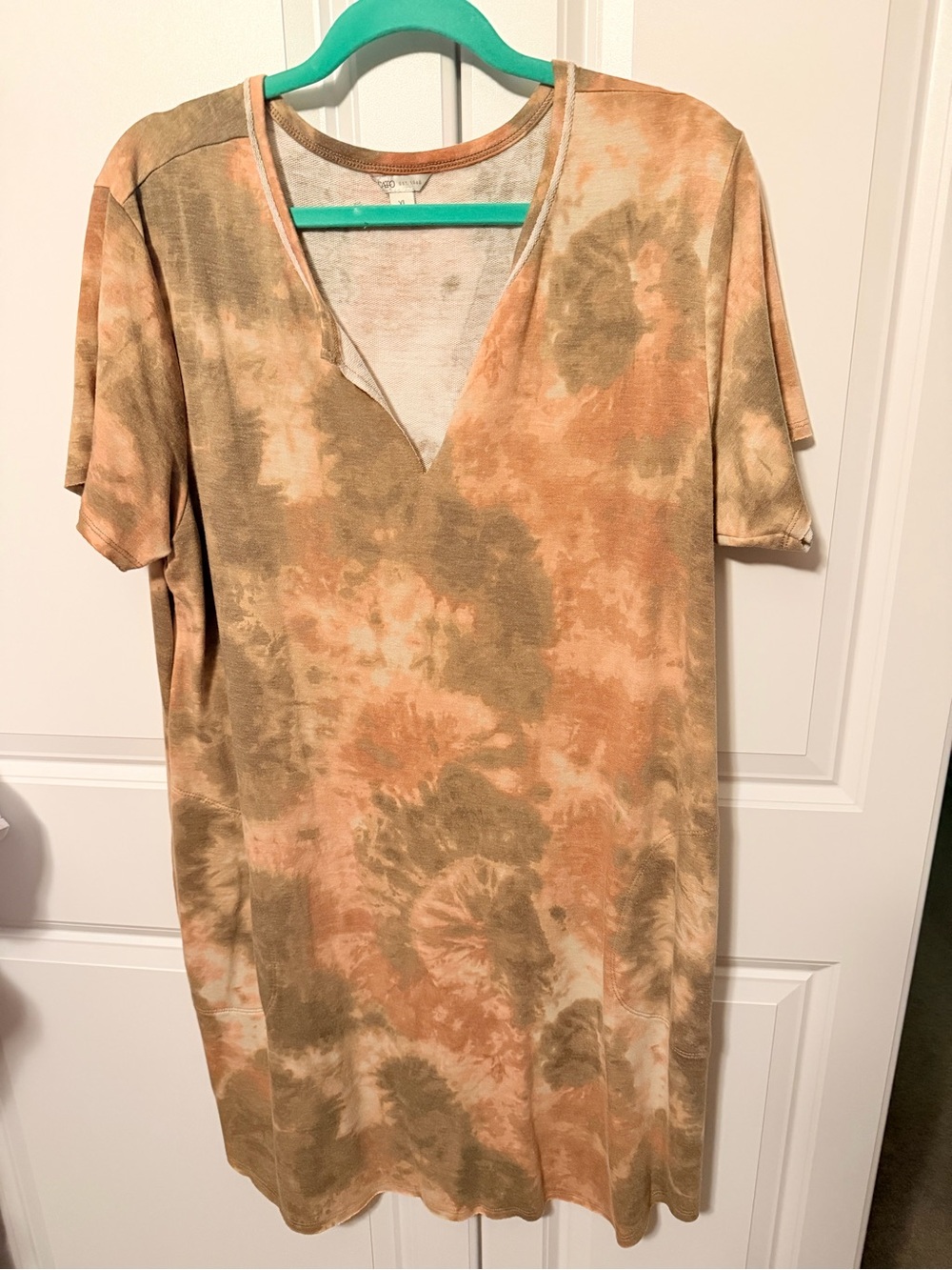 Tie-Dye V-Neck T-Shirt Dress in Olive & Peach